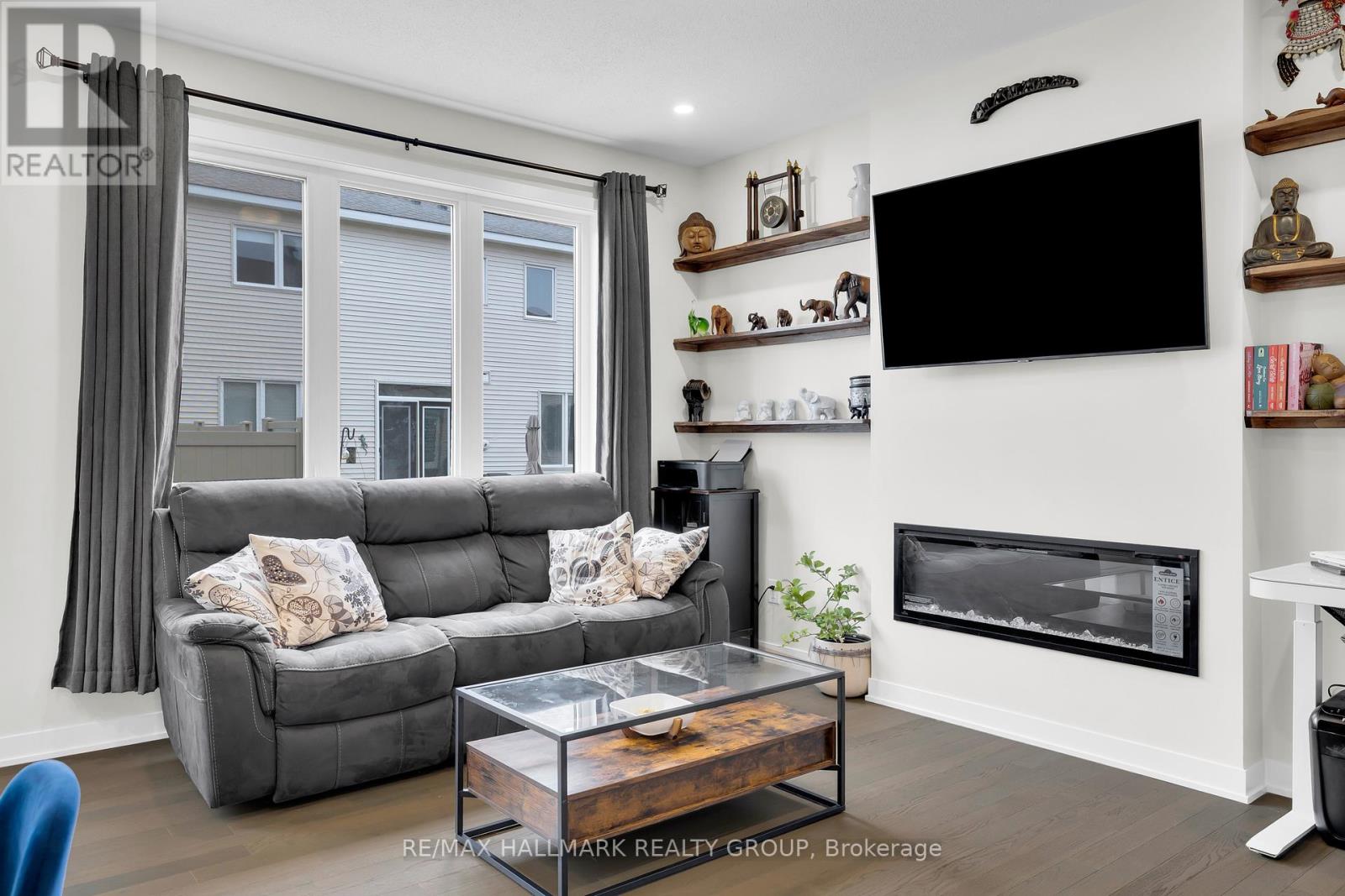 1076 Curraglass Walk