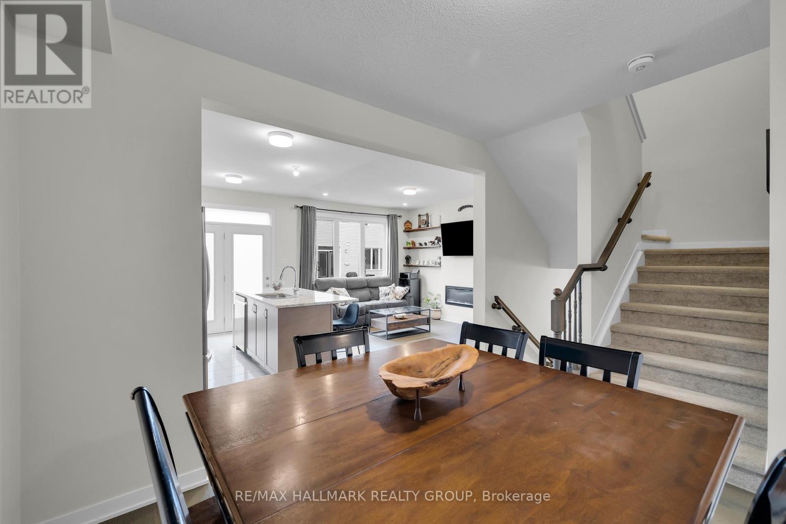 1076 Curraglass Walk