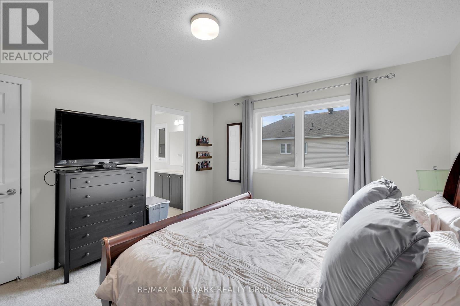 1076 Curraglass Walk