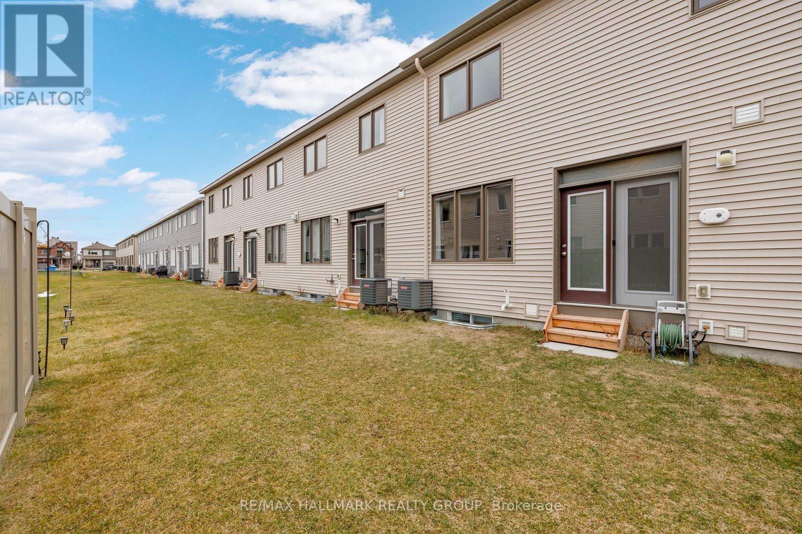 1076 Curraglass Walk