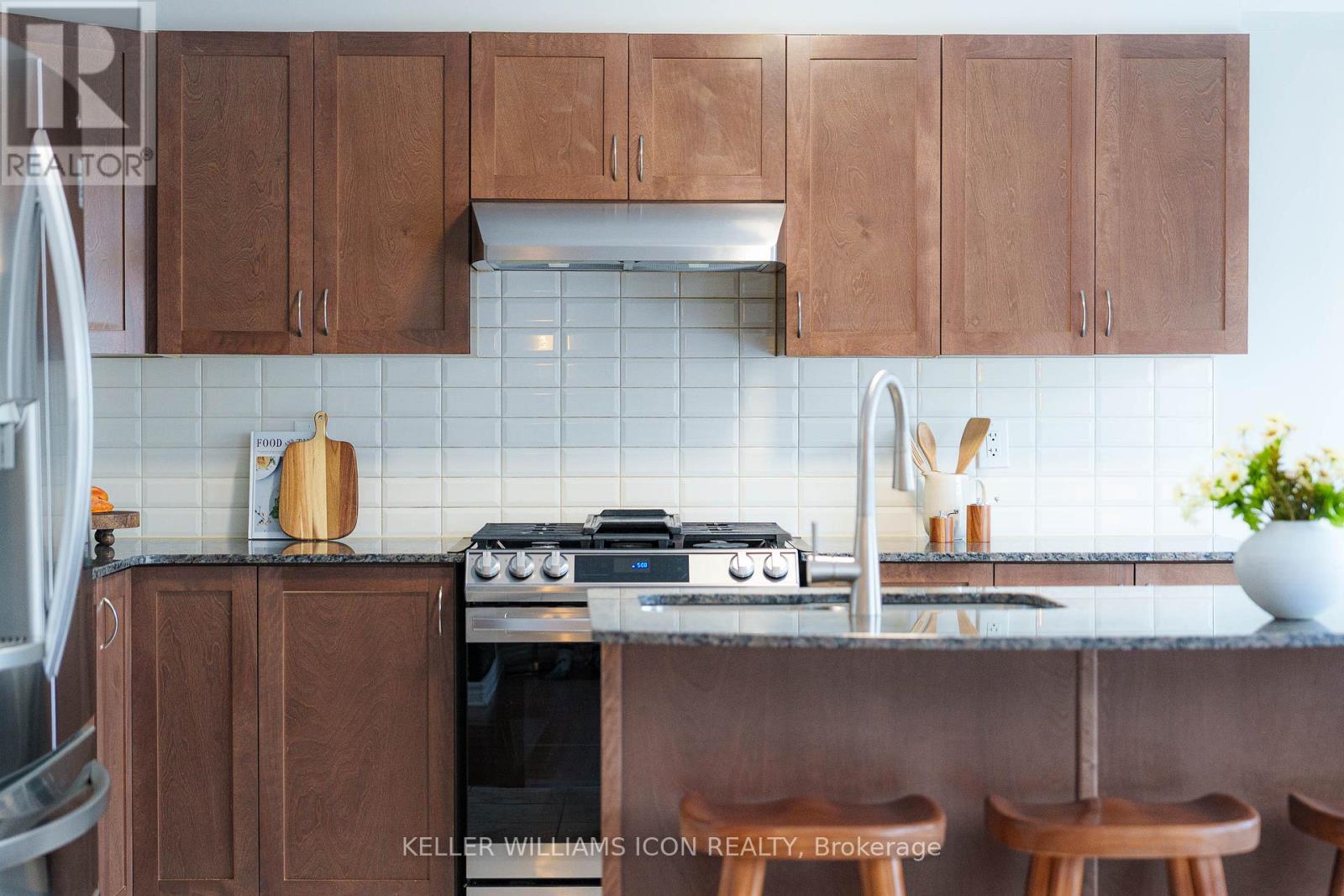 3491 Woodroffe Avenue