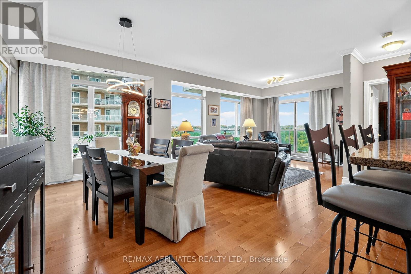 905 - 100 Inlet Private