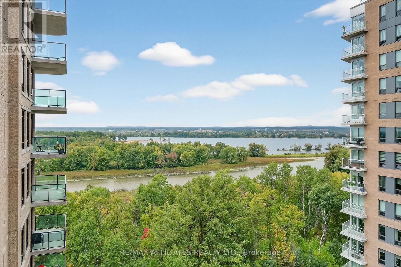 905 - 100 Inlet Private