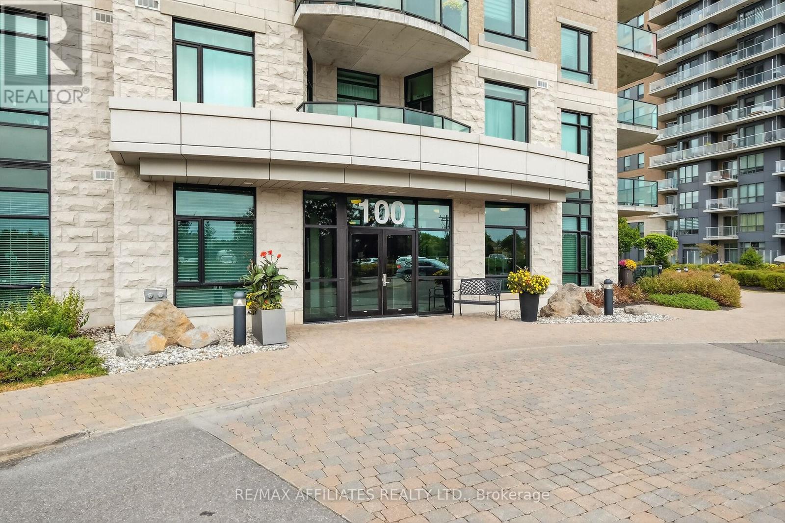 905 - 100 Inlet Private