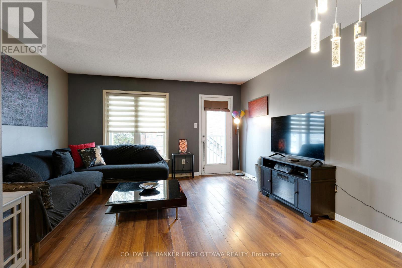 150 Urbancrest Private