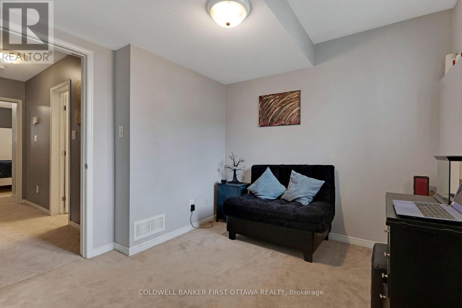 150 Urbancrest Private