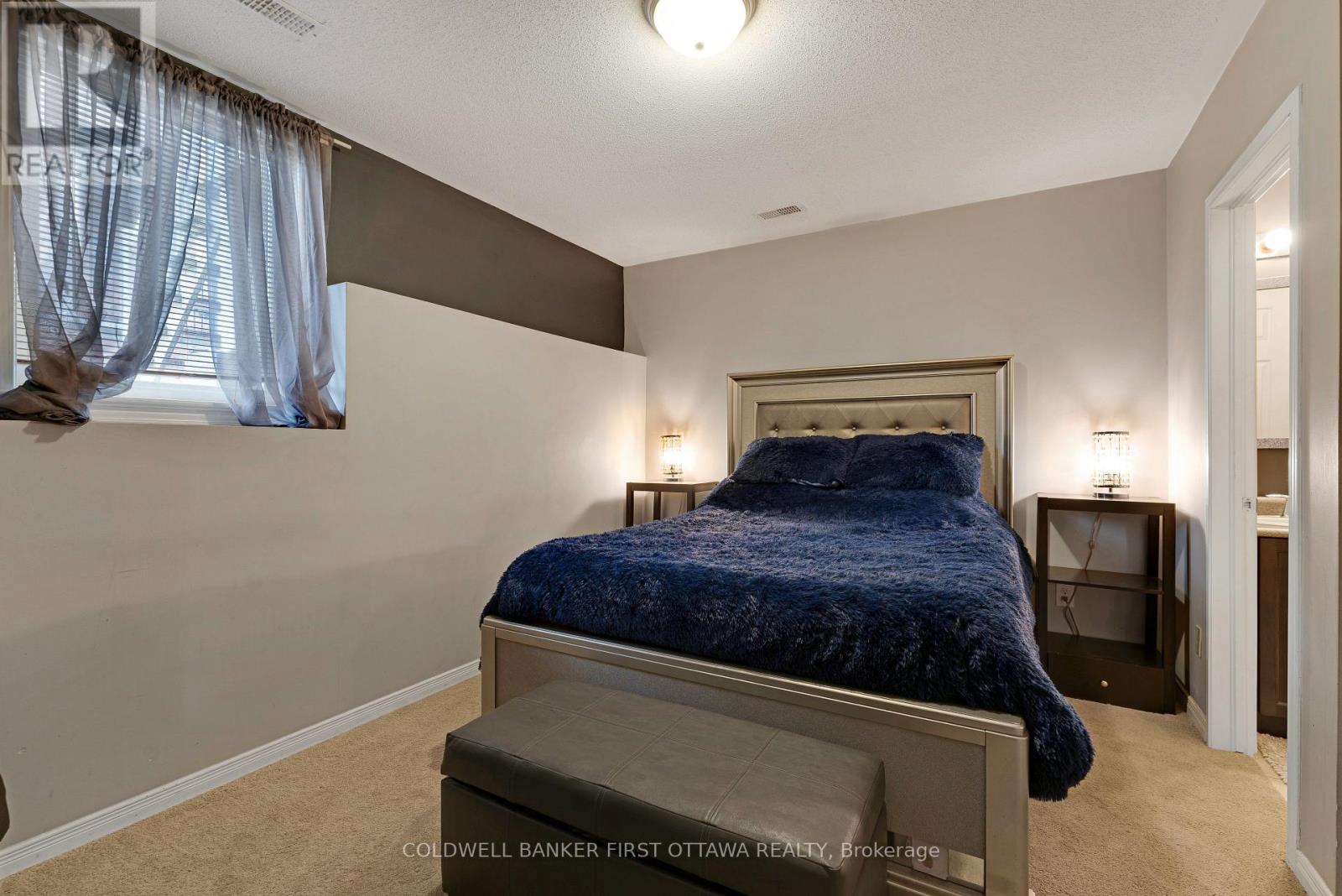 150 Urbancrest Private