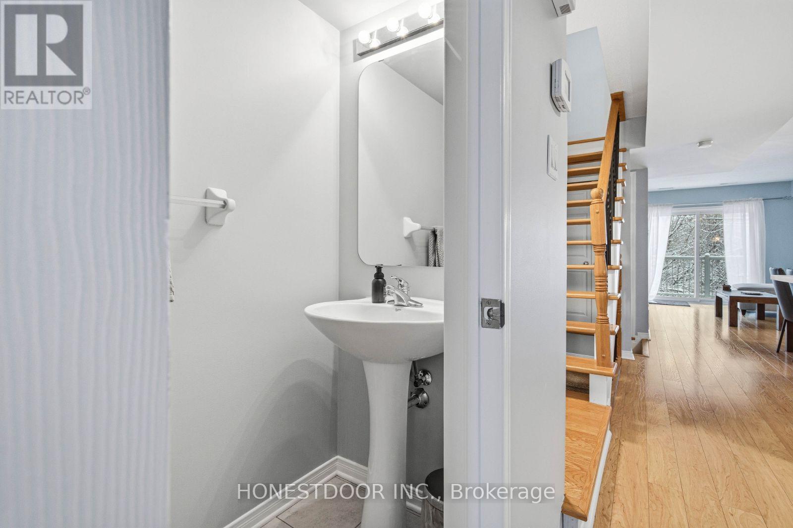 81 Strathaven Private