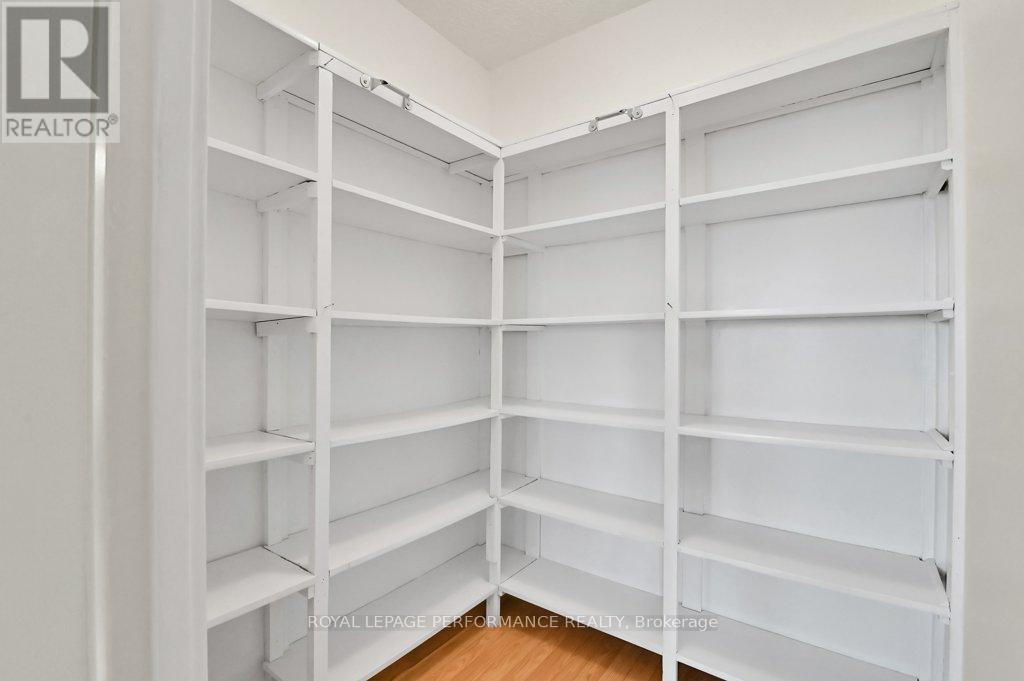 1010 - 158 A Mcarthur Avenue