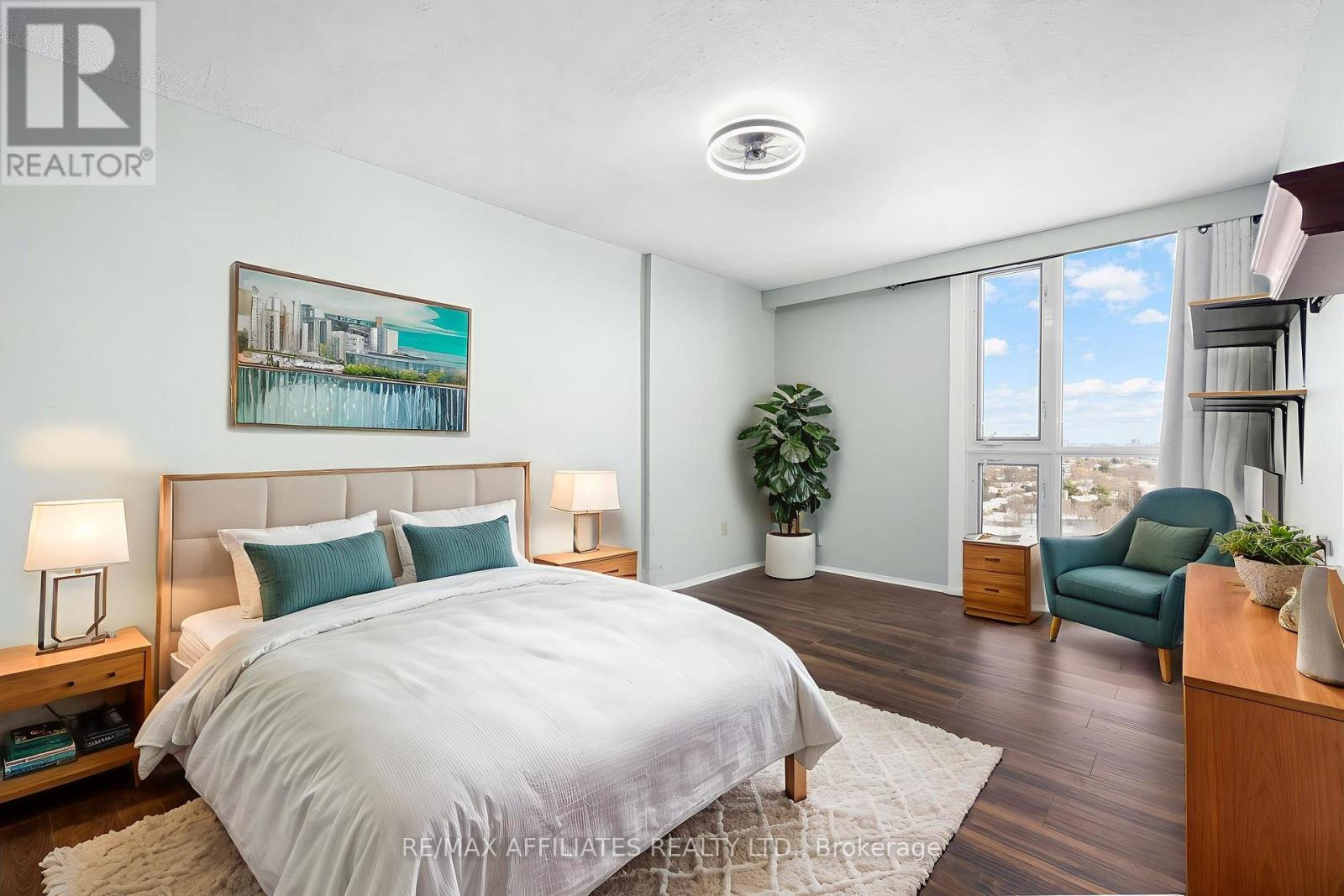 2305 - 1025 Richmond Road