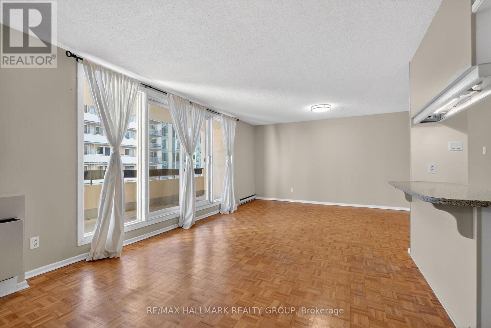 705 - 141 Somerset Street W