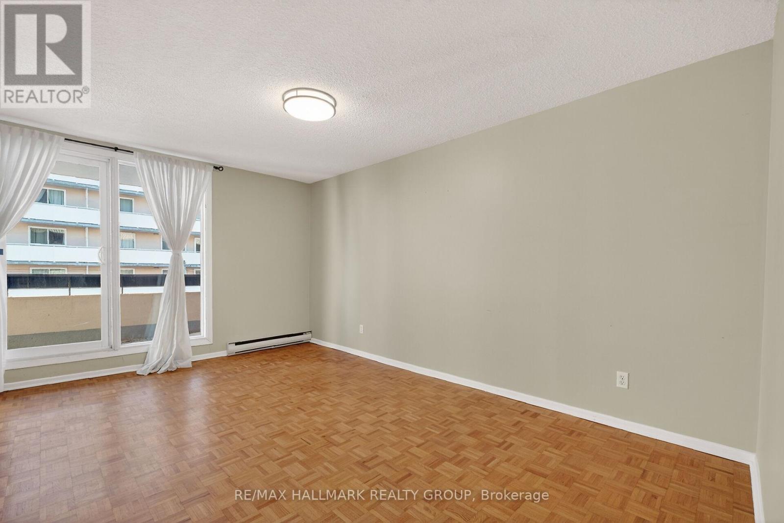 705 - 141 Somerset Street W