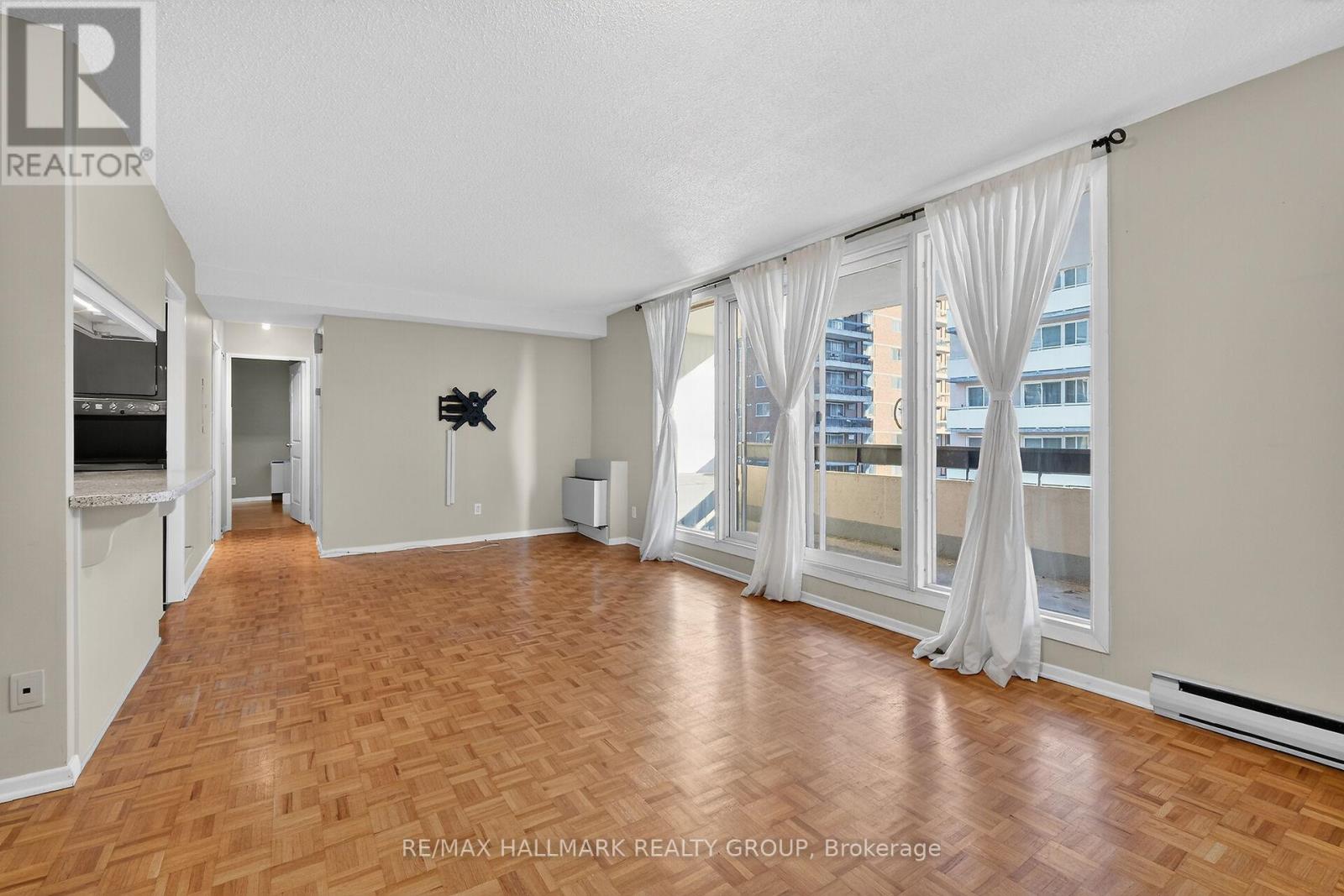 705 - 141 Somerset Street W