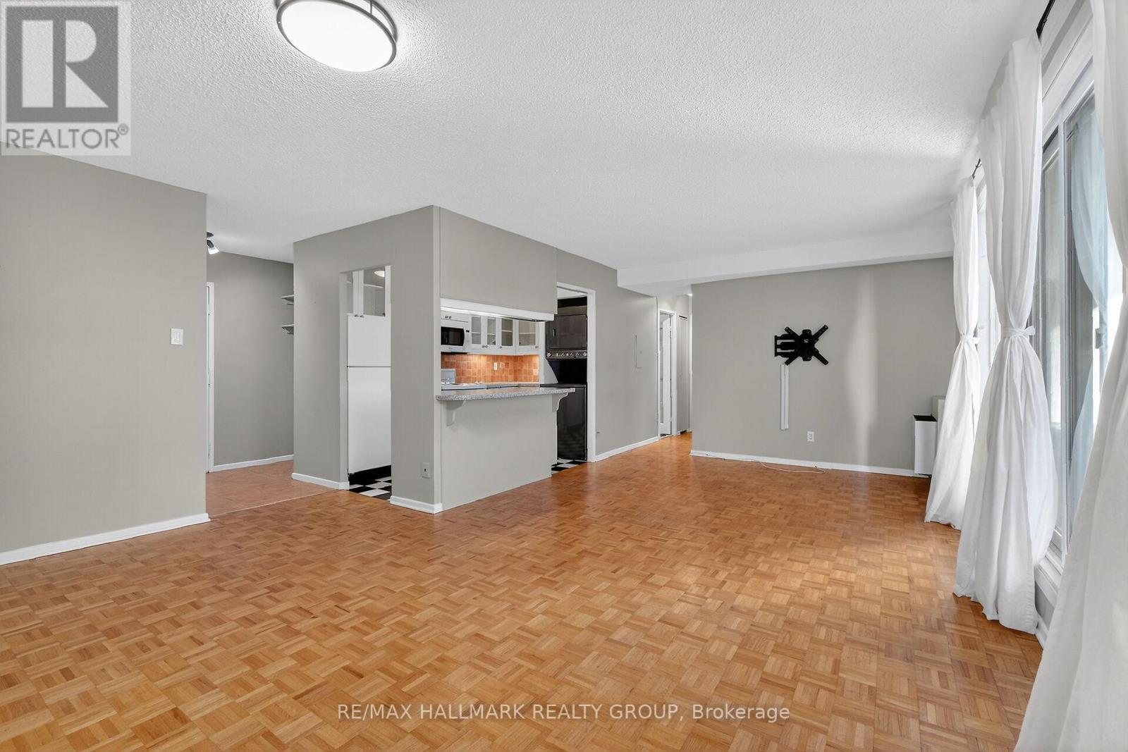 705 - 141 Somerset Street W