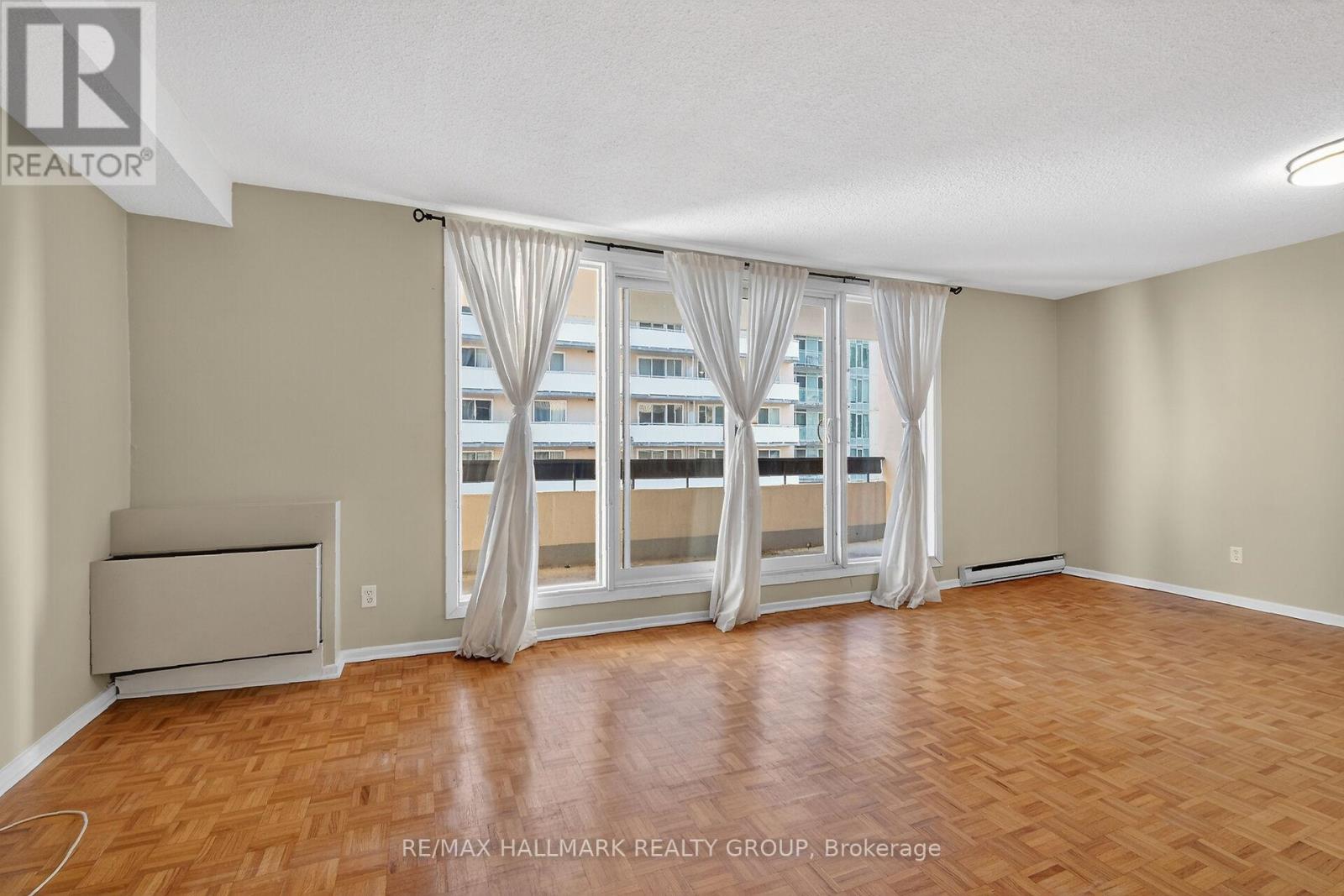 705 - 141 Somerset Street W