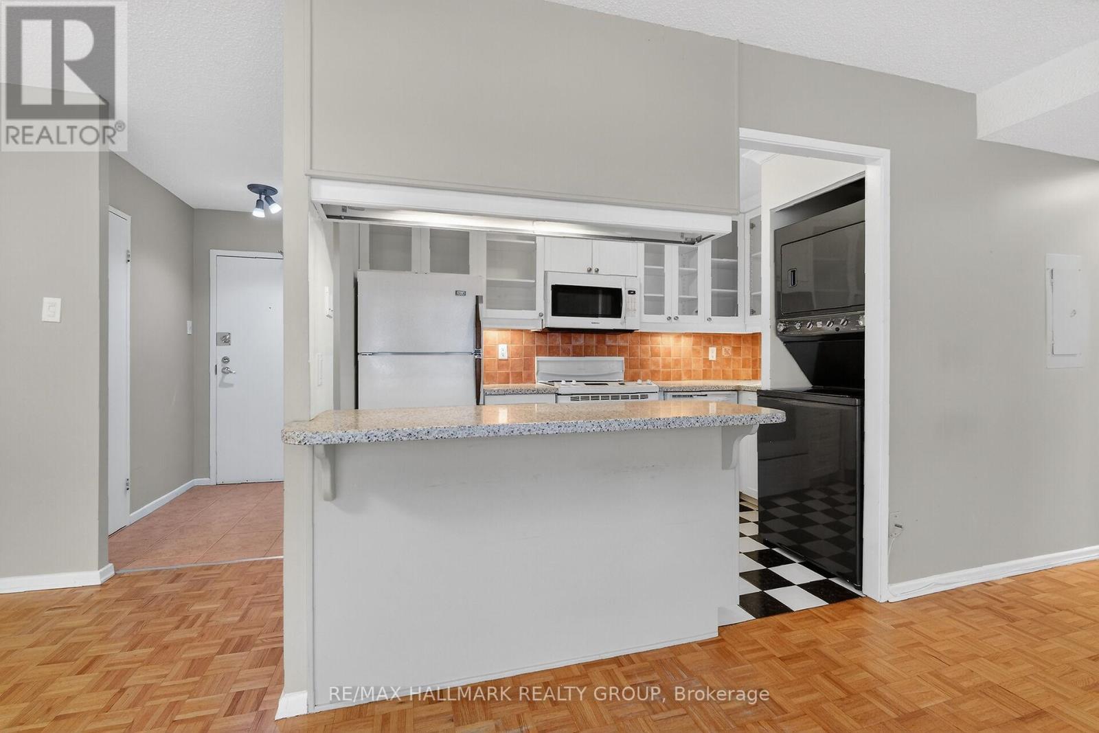 705 - 141 Somerset Street W