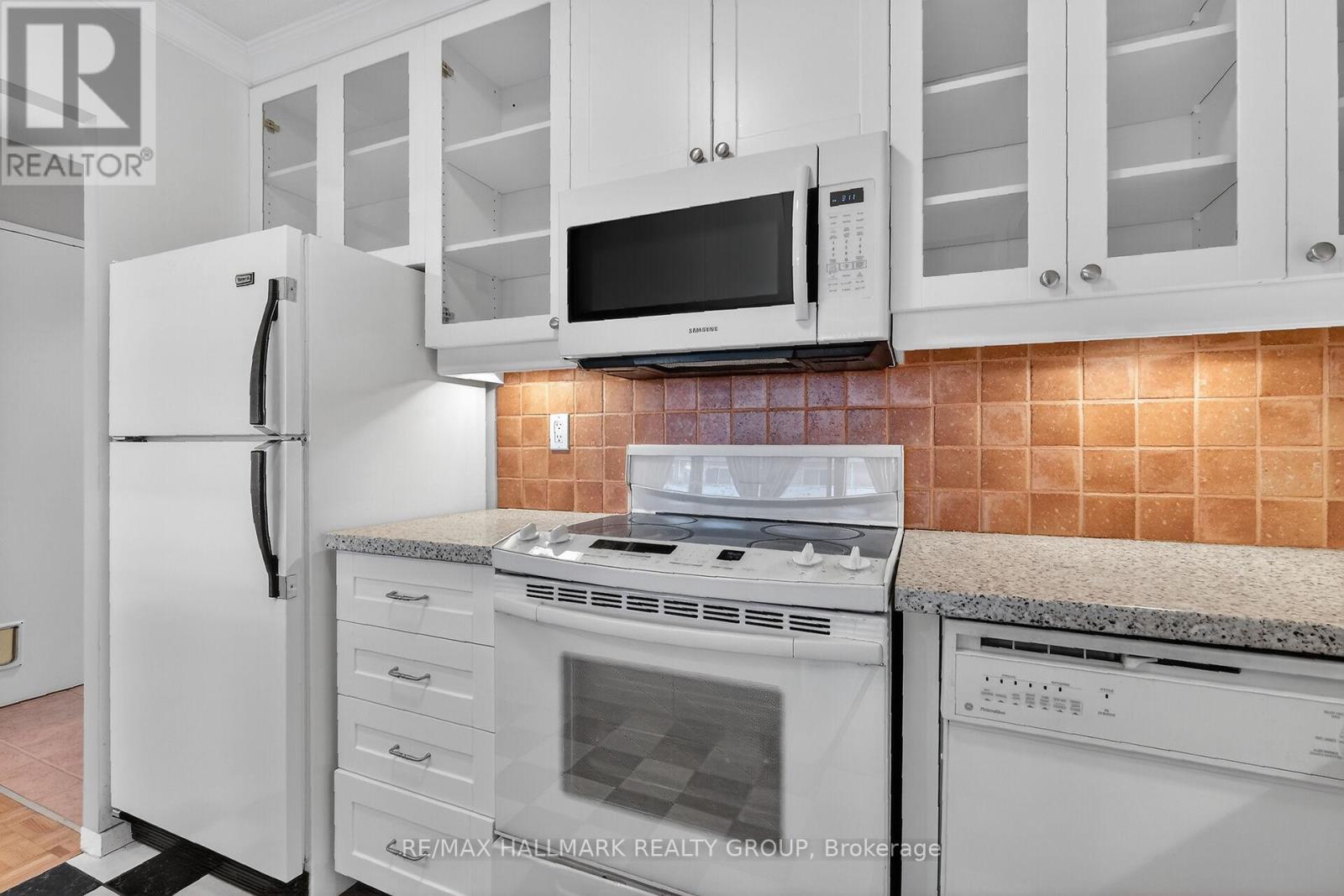 705 - 141 Somerset Street W