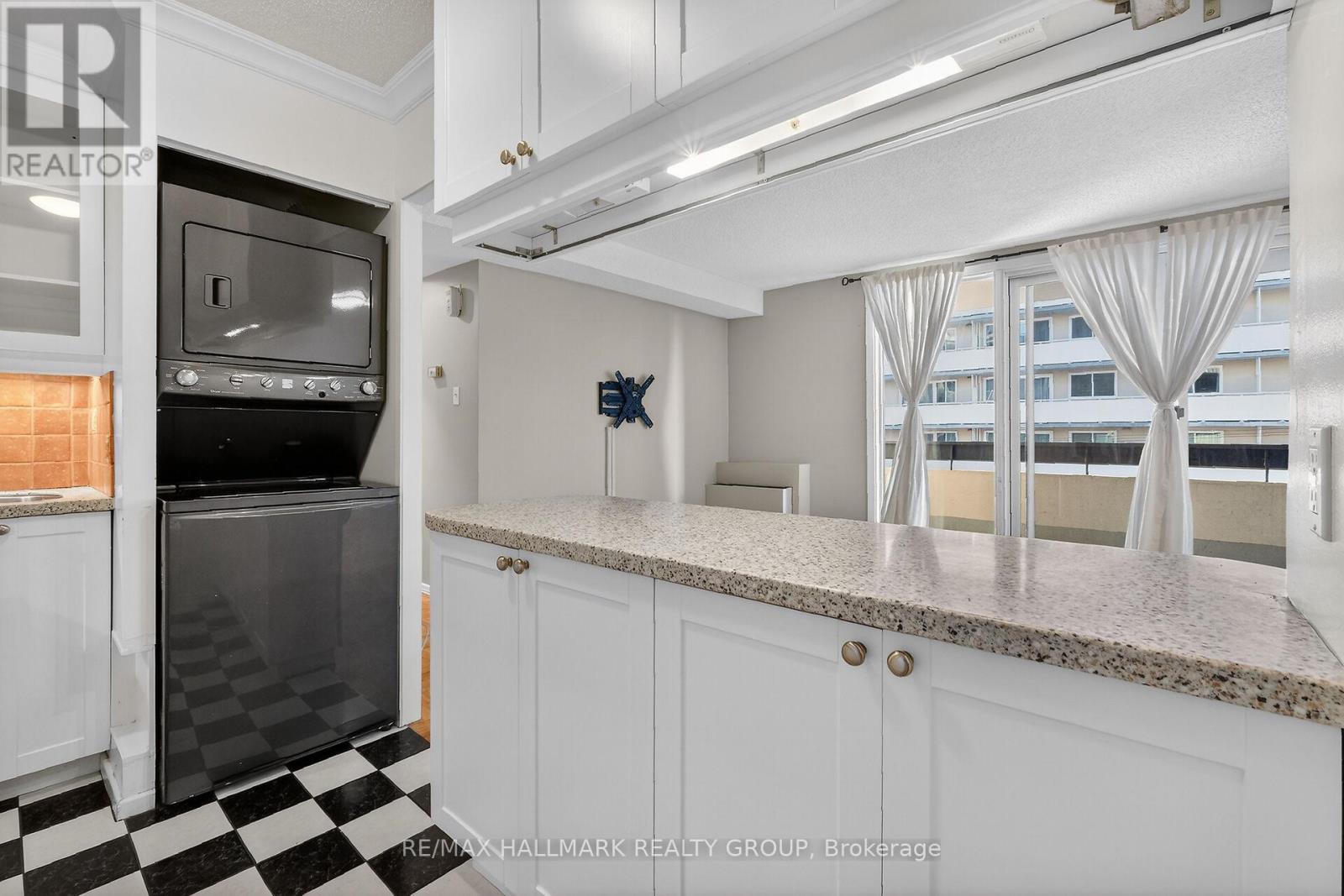 705 - 141 Somerset Street W