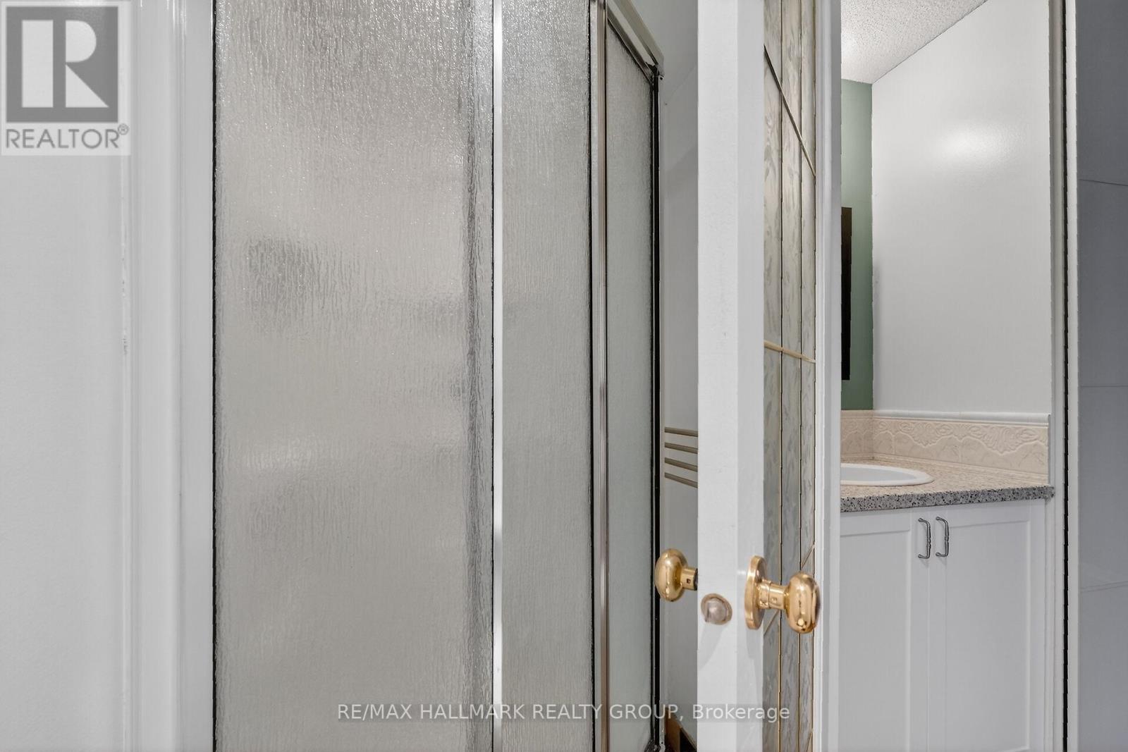 705 - 141 Somerset Street W