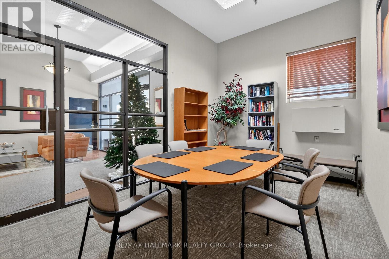 705 - 141 Somerset Street W