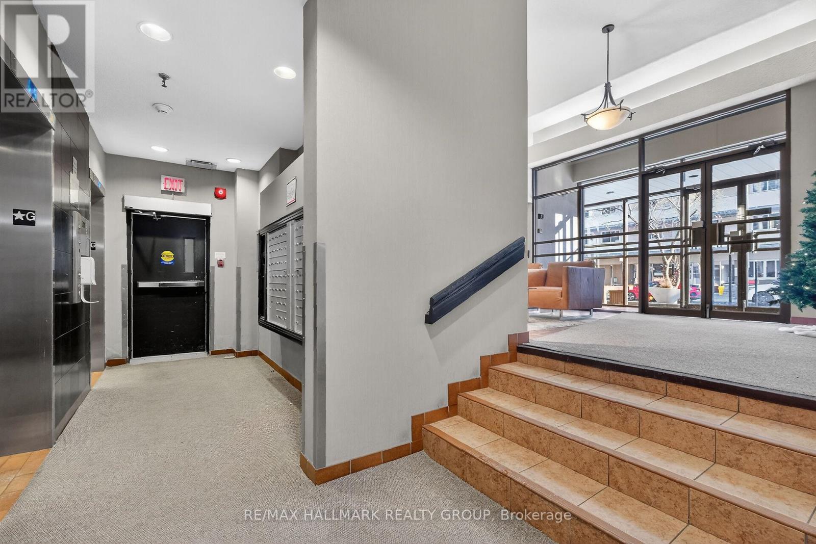 705 - 141 Somerset Street W