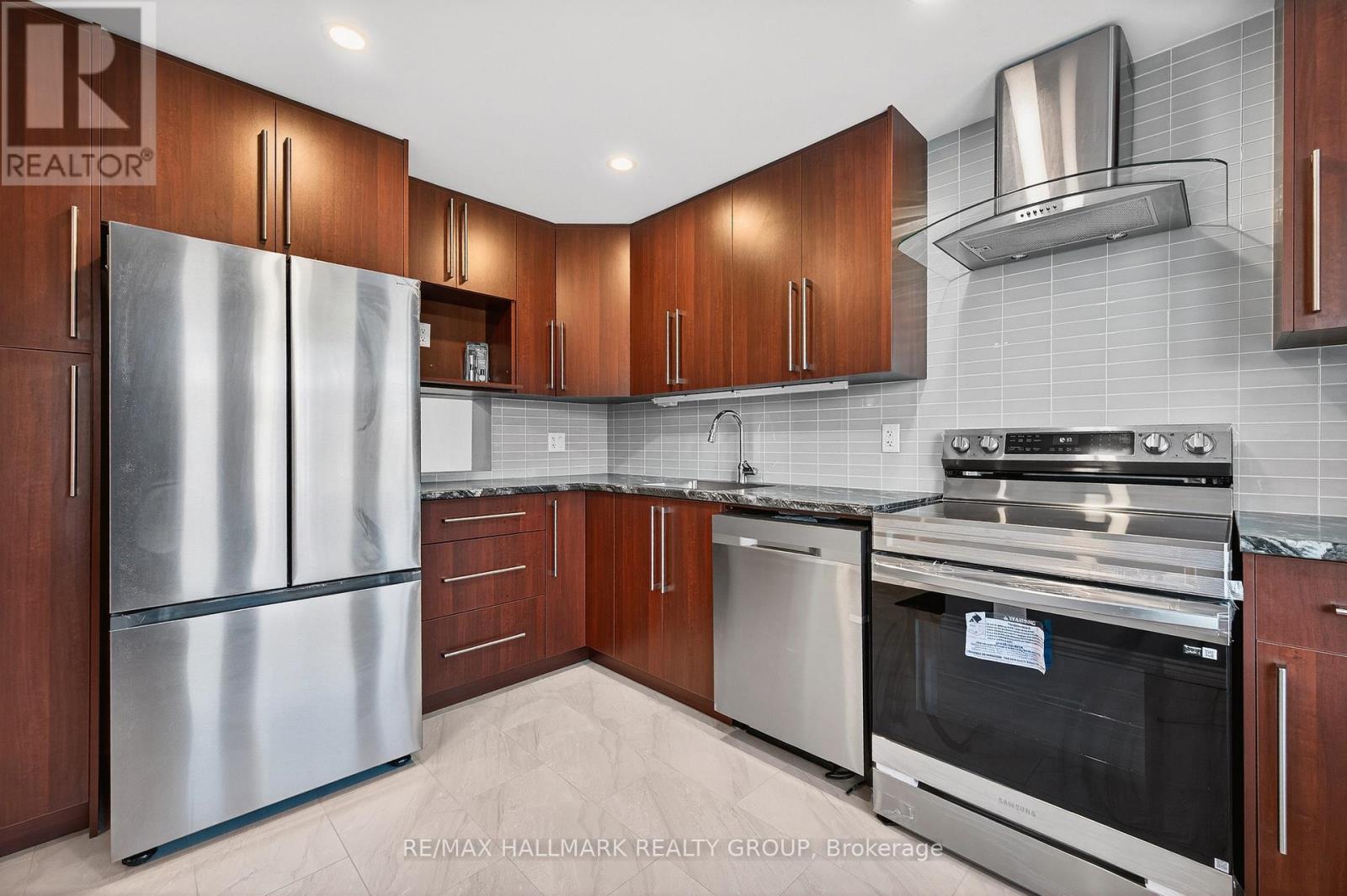 B - 905 Elmsmere Road