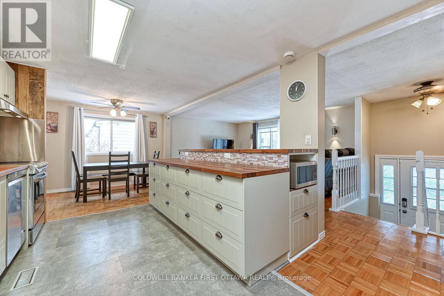 40 Fringewood Drive E