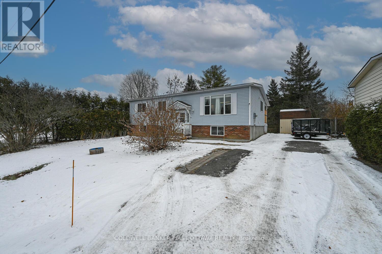 40 Fringewood Drive E