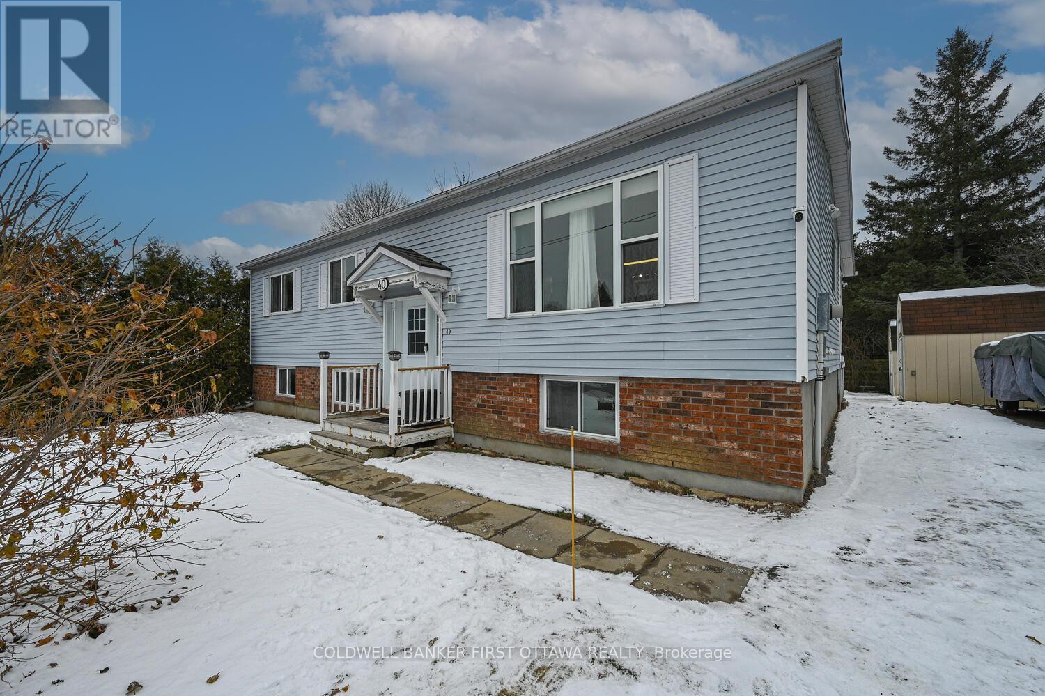 40 Fringewood Drive E