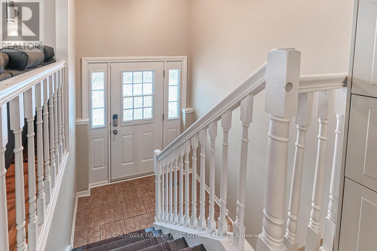 40 Fringewood Drive E