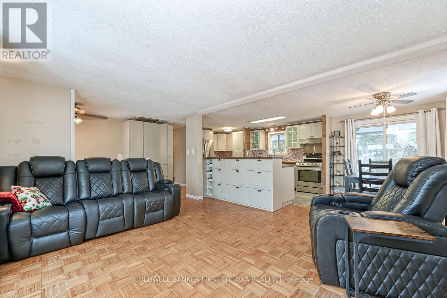 40 Fringewood Drive E