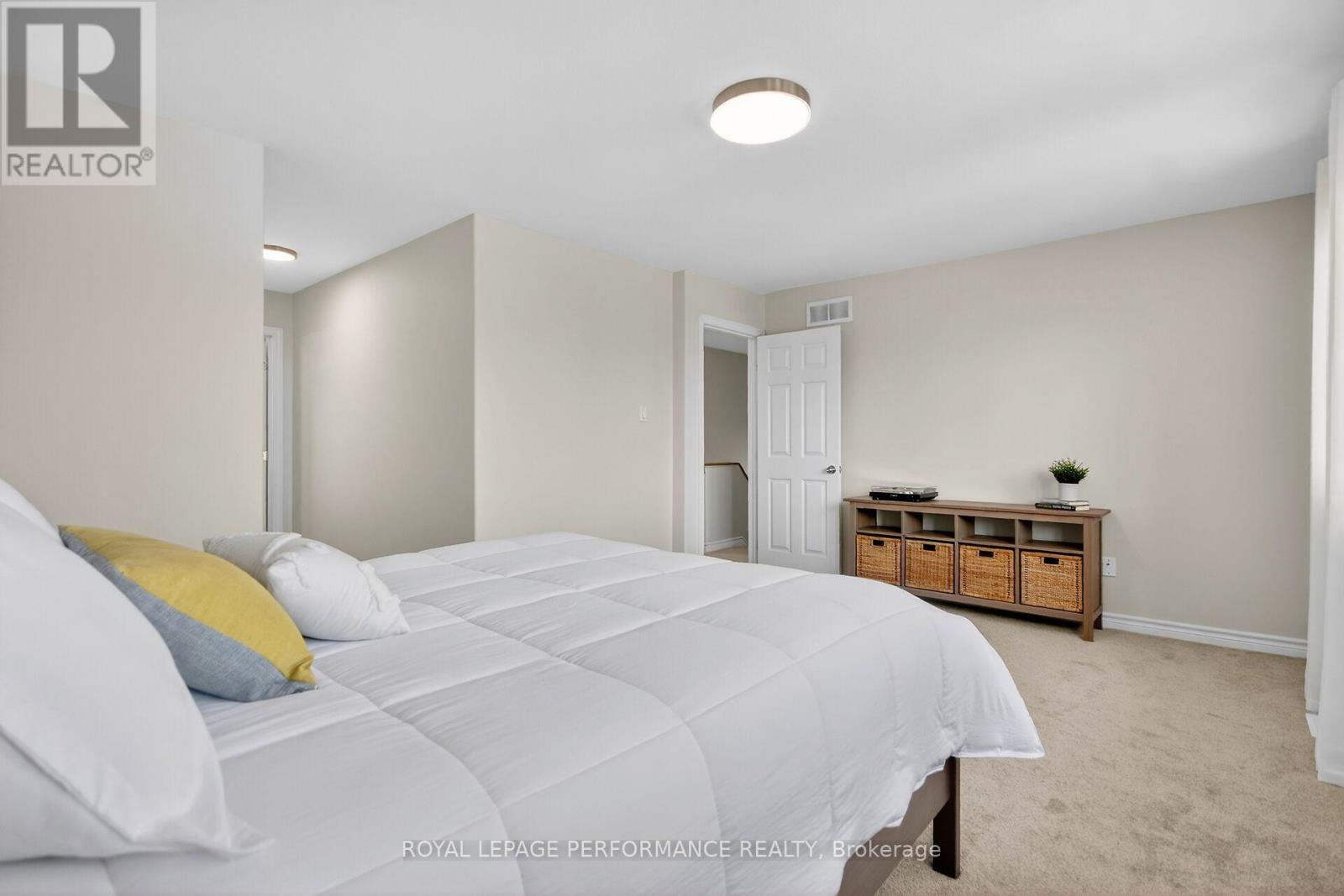 1910 Schroeder Crescent