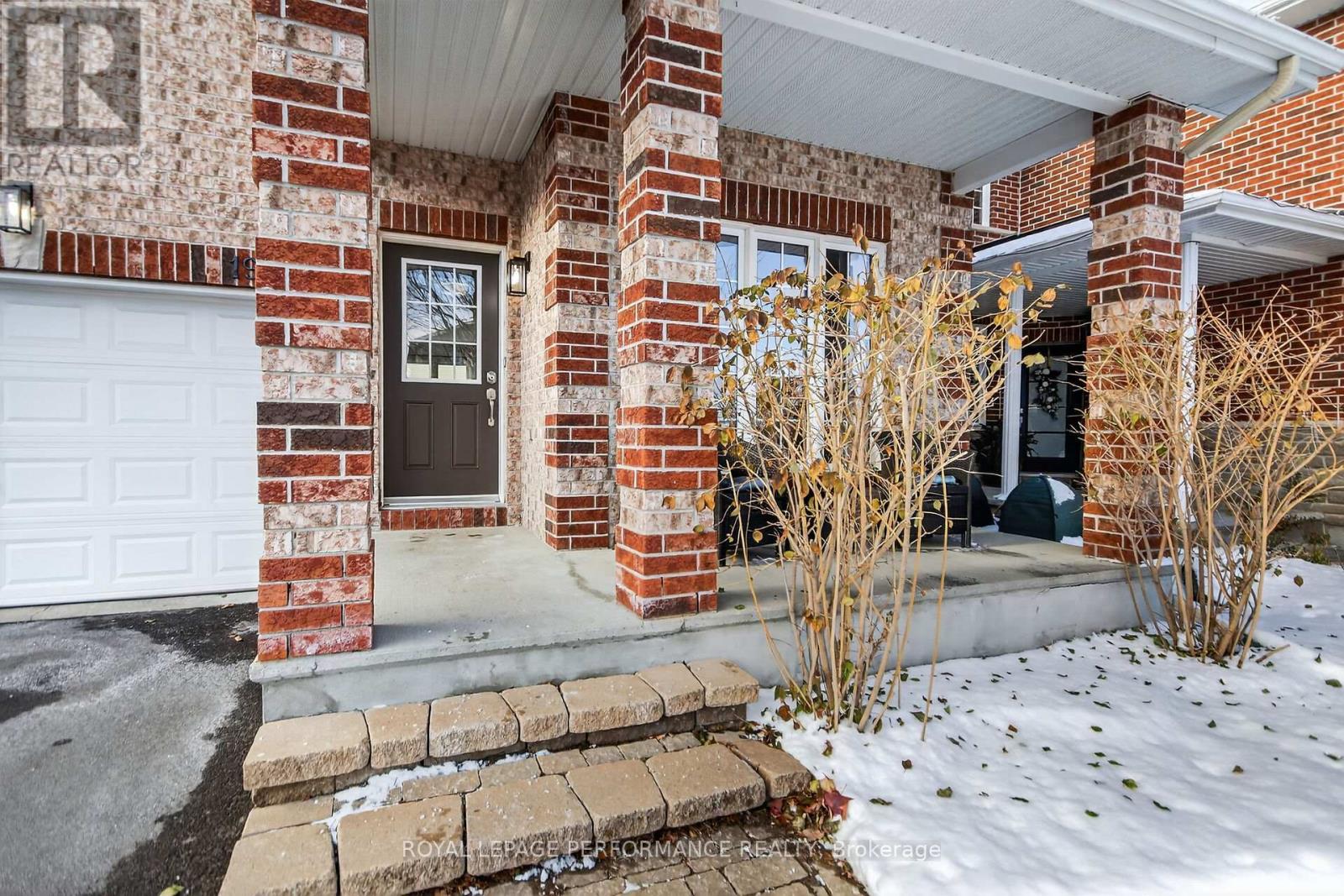 1910 Schroeder Crescent