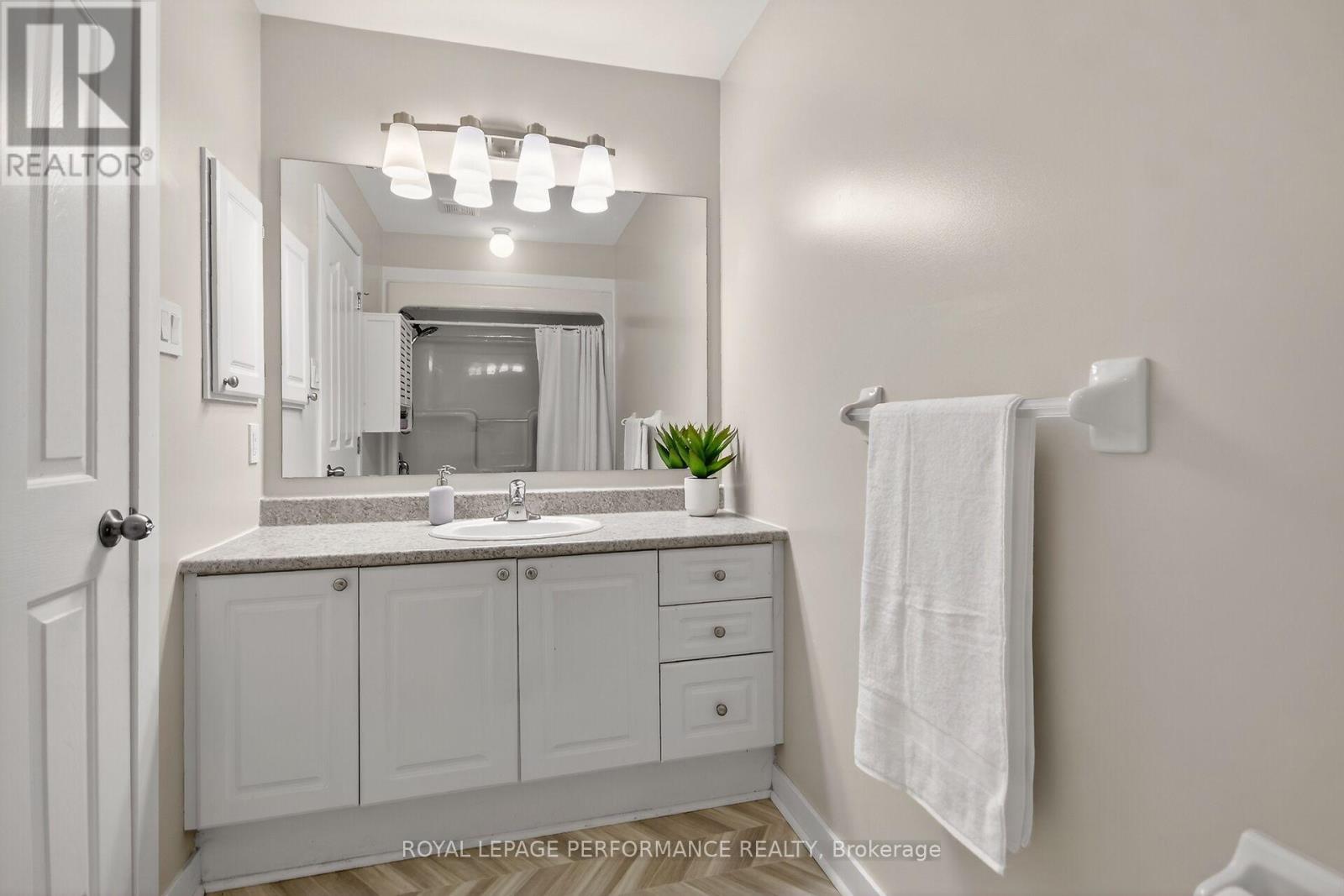 1910 Schroeder Crescent