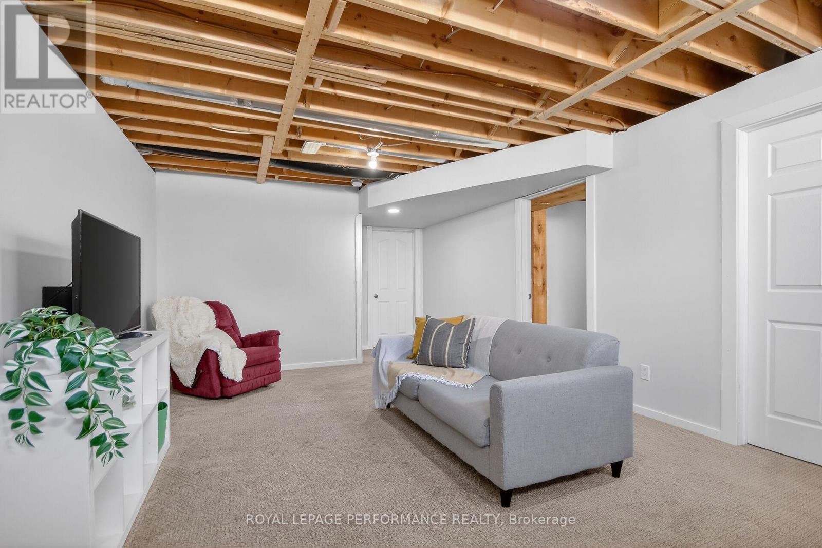 1910 Schroeder Crescent