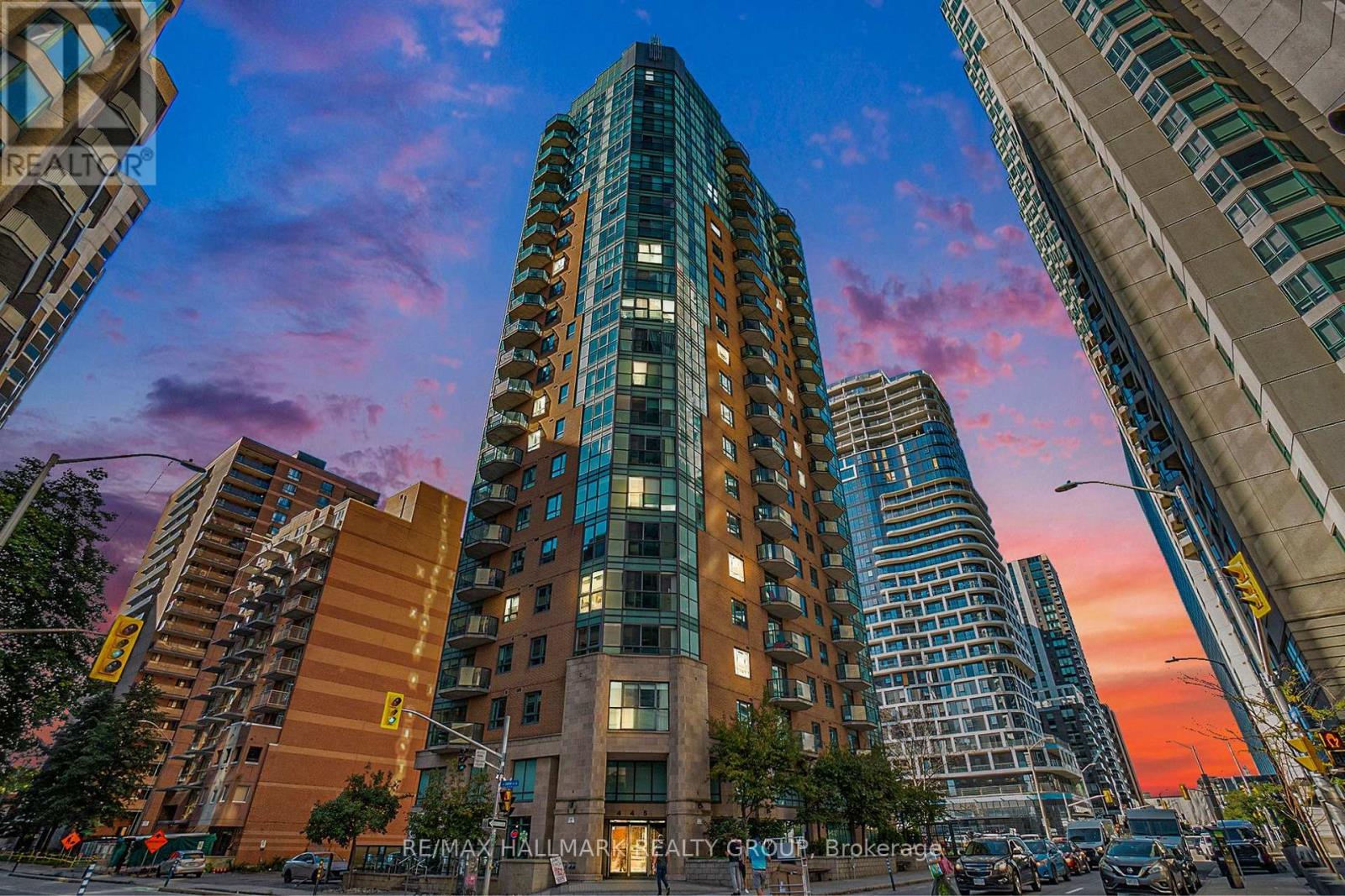 1601 - 445 Laurier Avenue W