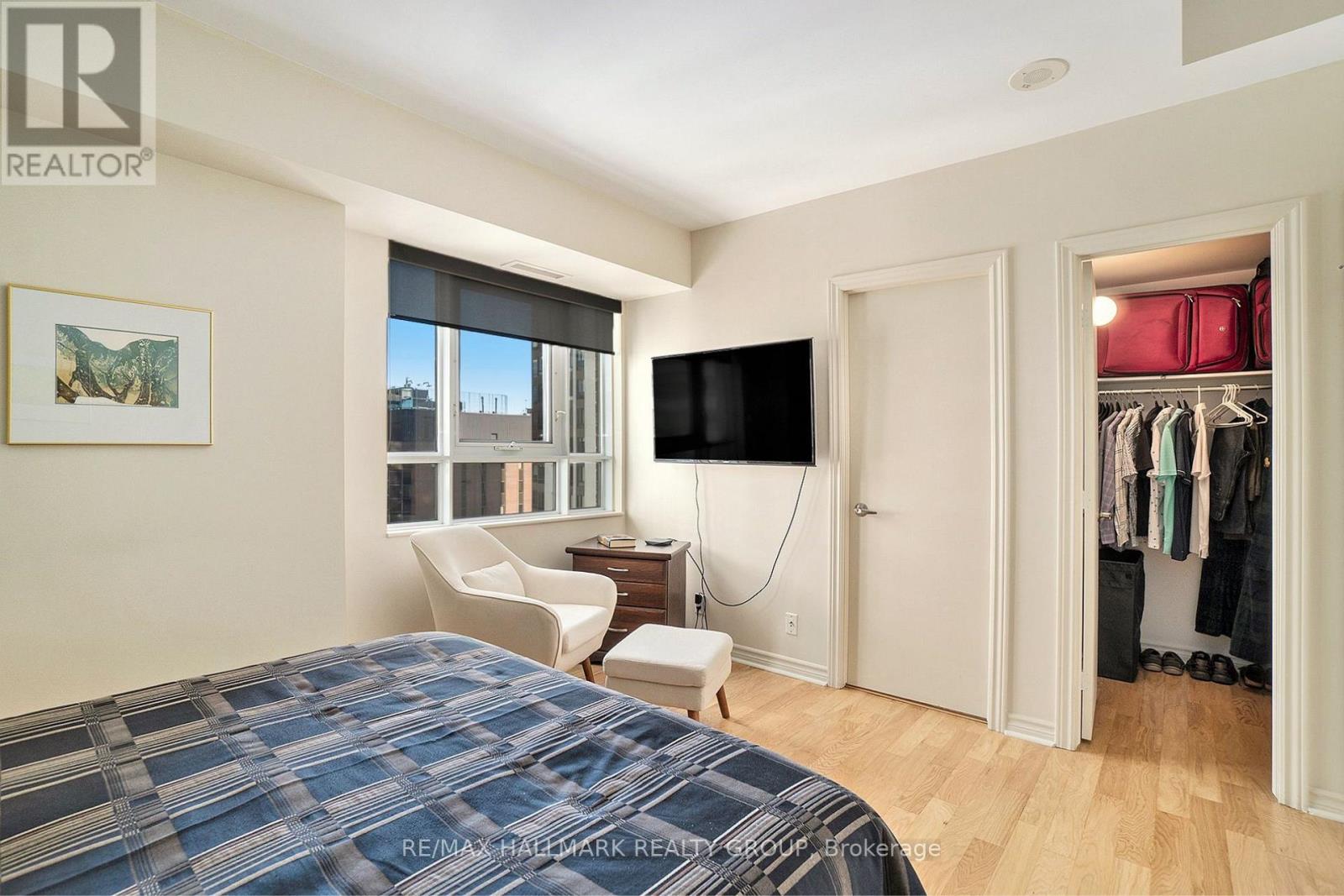 1601 - 445 Laurier Avenue W