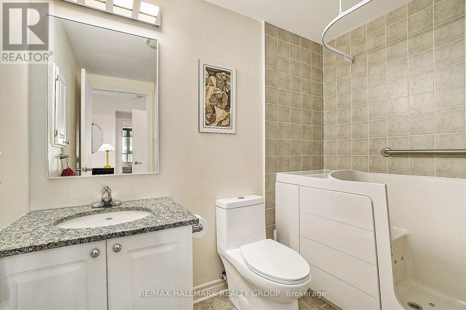 1601 - 445 Laurier Avenue W