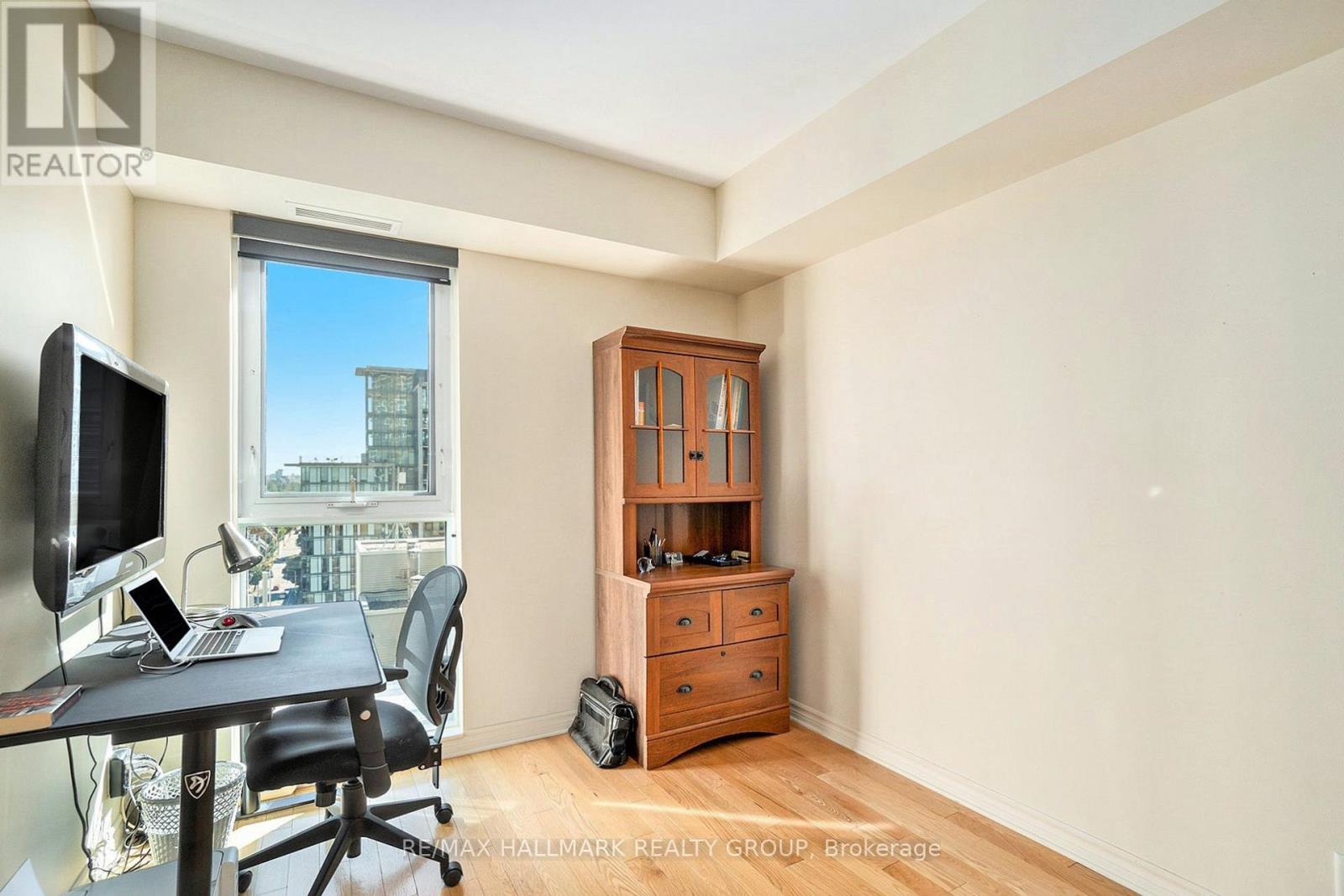 1601 - 445 Laurier Avenue W