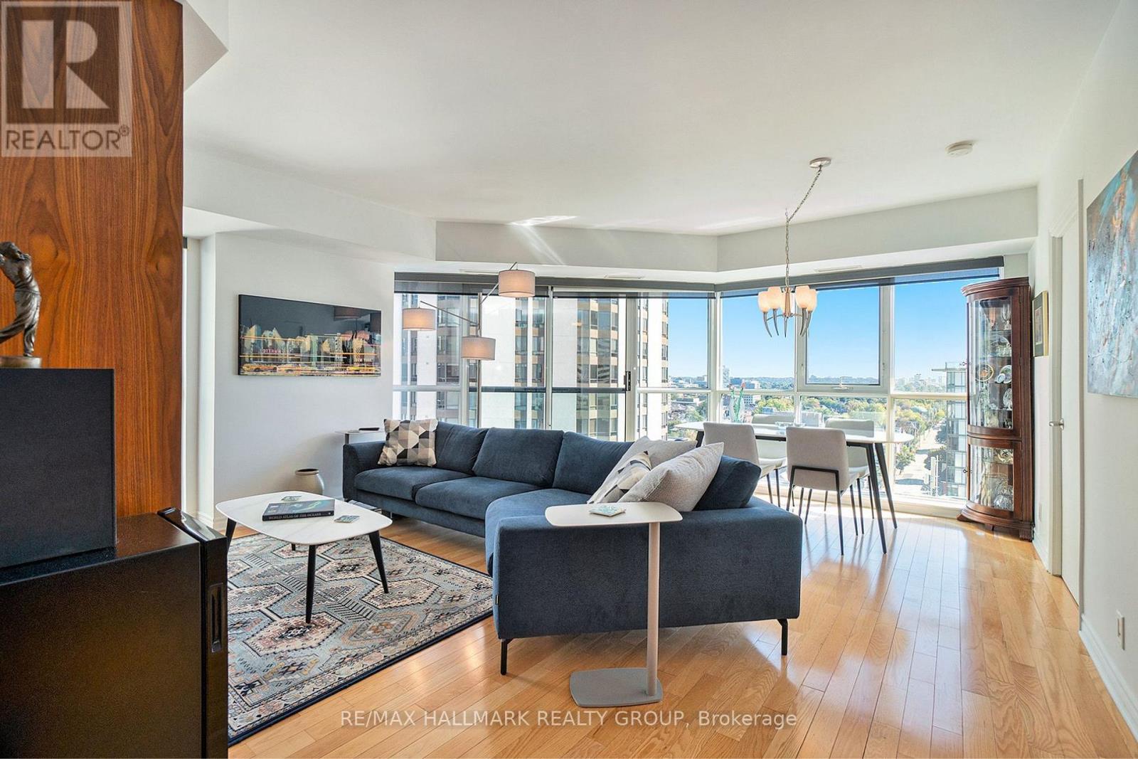 1601 - 445 Laurier Avenue W