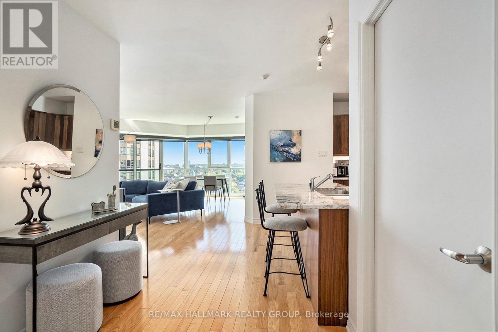 1601 - 445 Laurier Avenue W