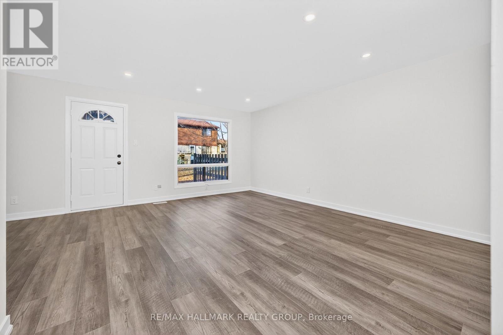 111 - 1457 Murdock Gate