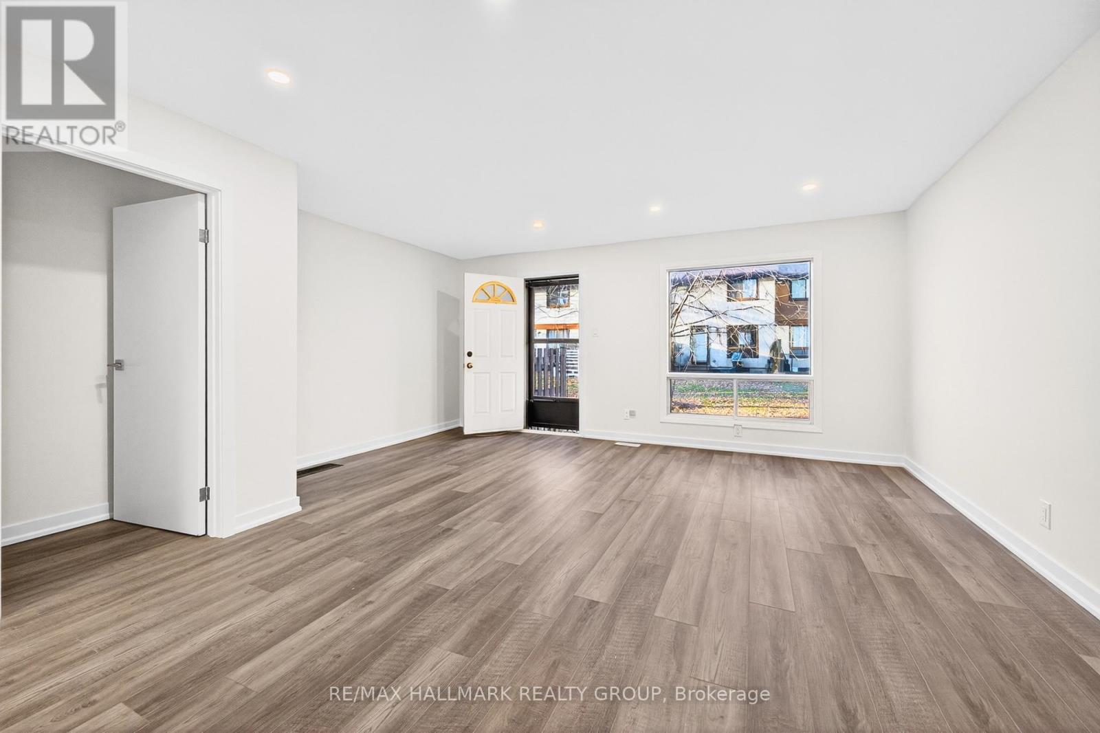 111 - 1457 Murdock Gate