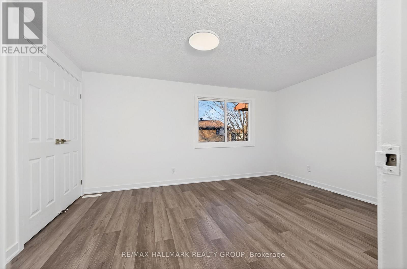 111 - 1457 Murdock Gate