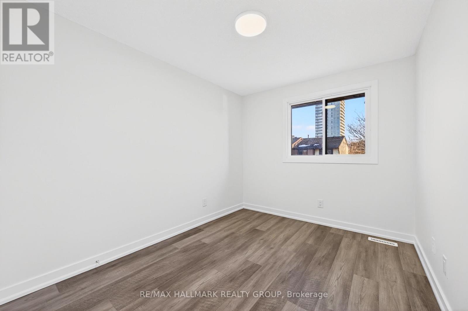 111 - 1457 Murdock Gate