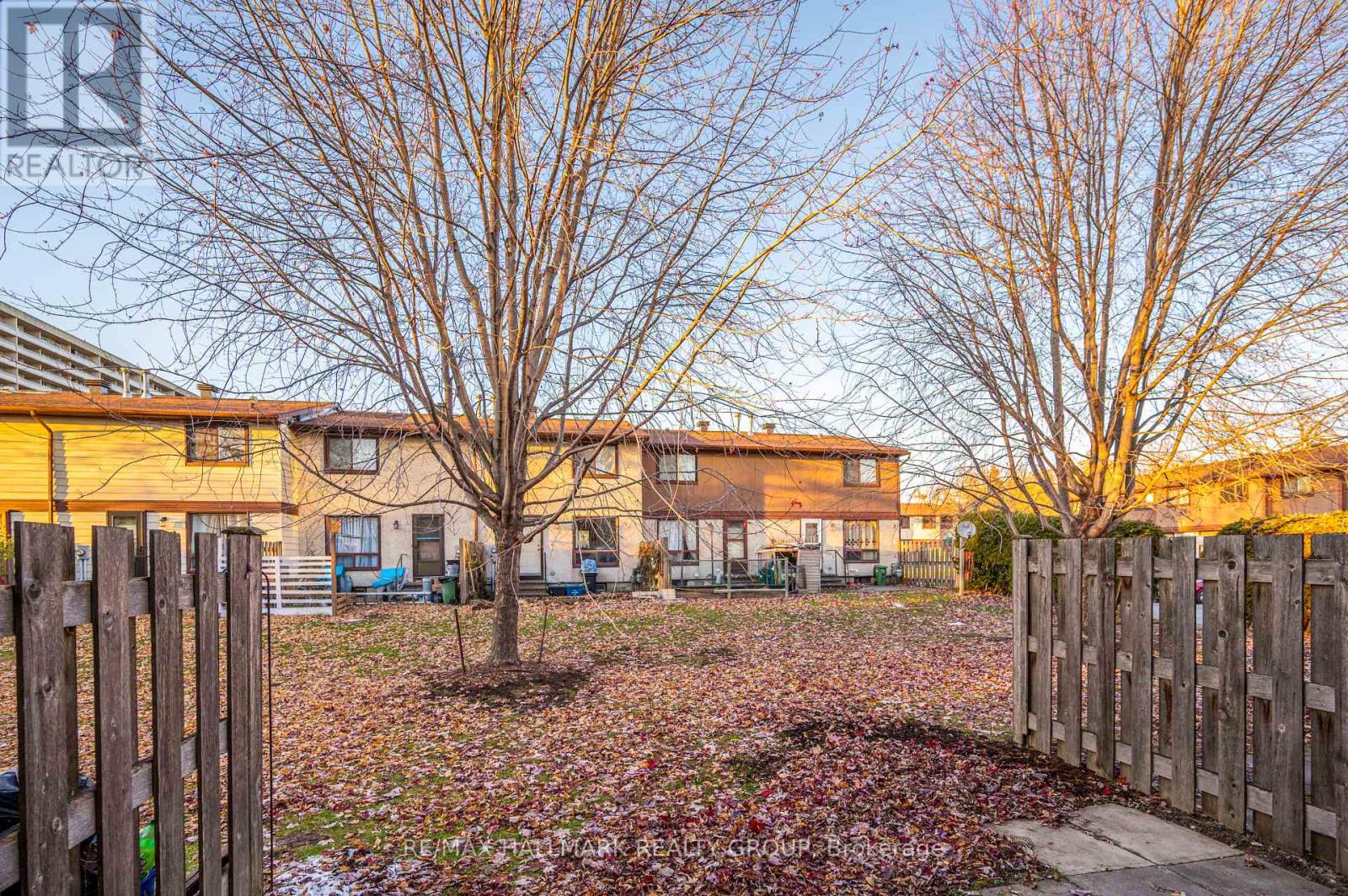 111 - 1457 Murdock Gate