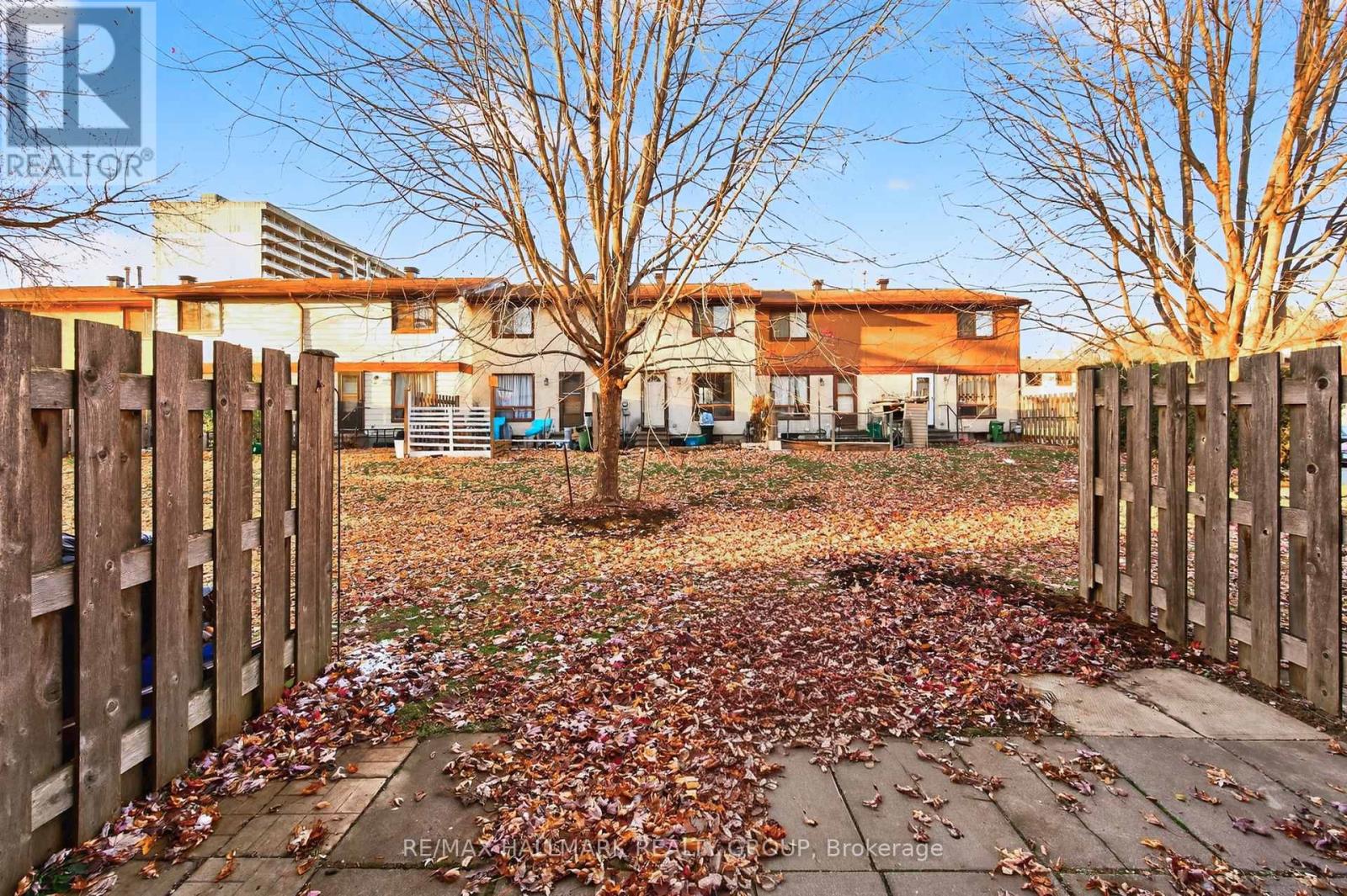 111 - 1457 Murdock Gate