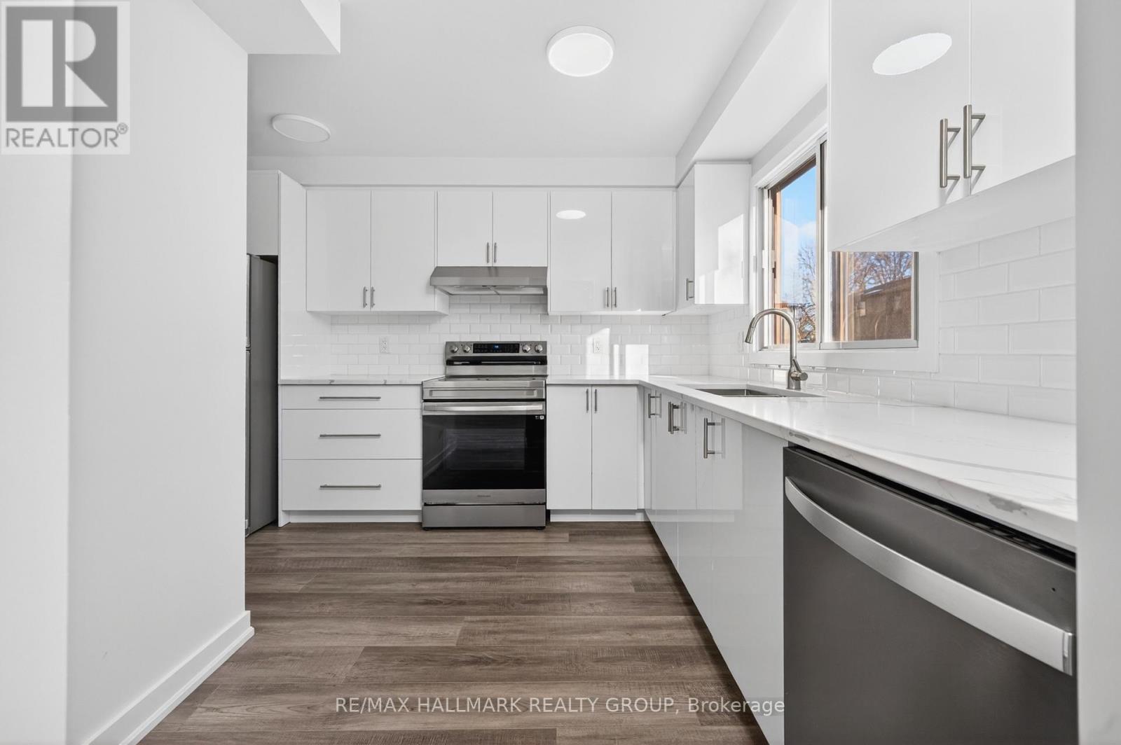 111 - 1457 Murdock Gate