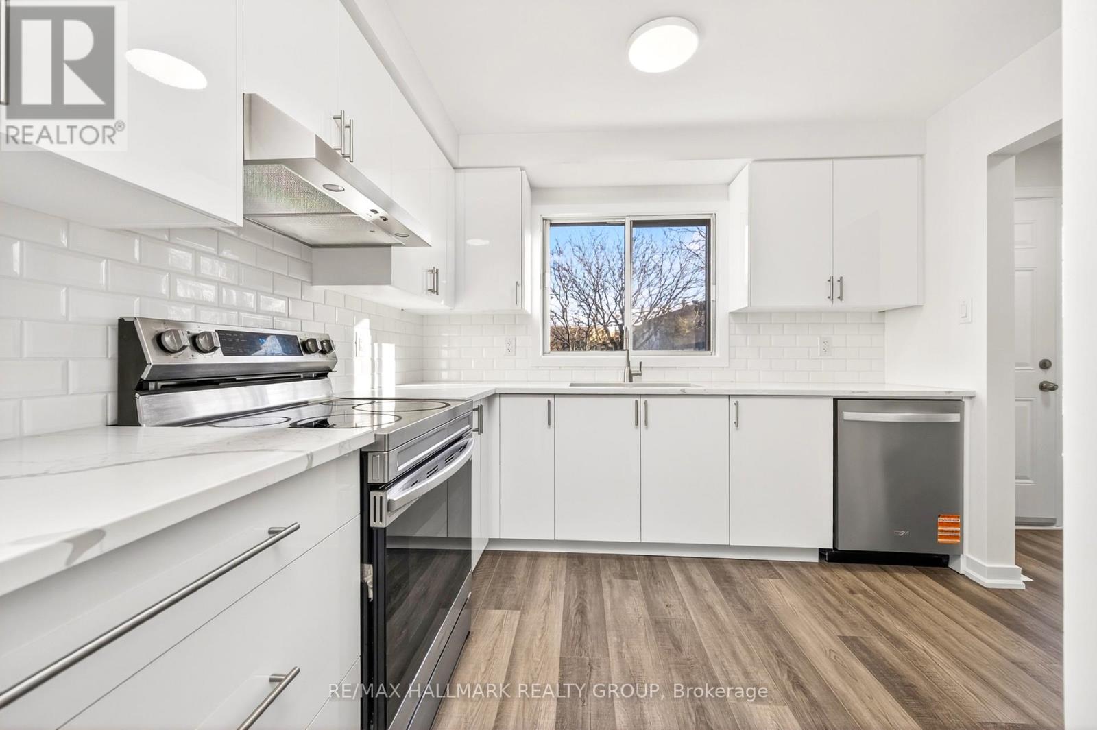 111 - 1457 Murdock Gate