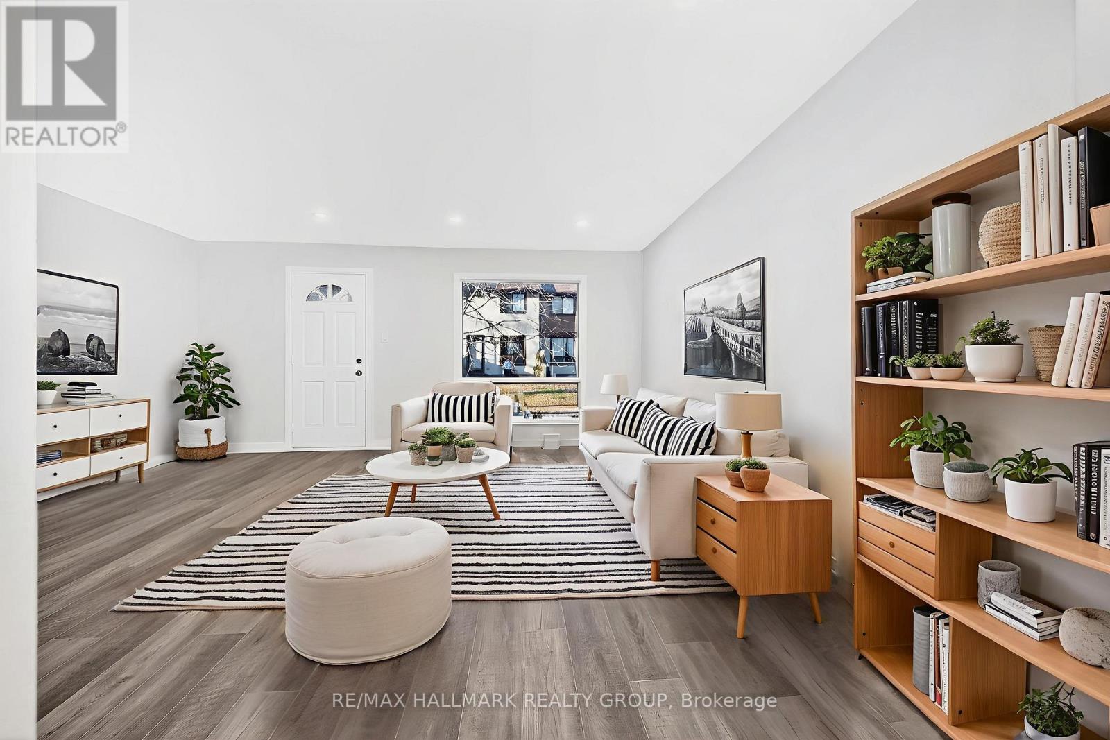 111 - 1457 Murdock Gate